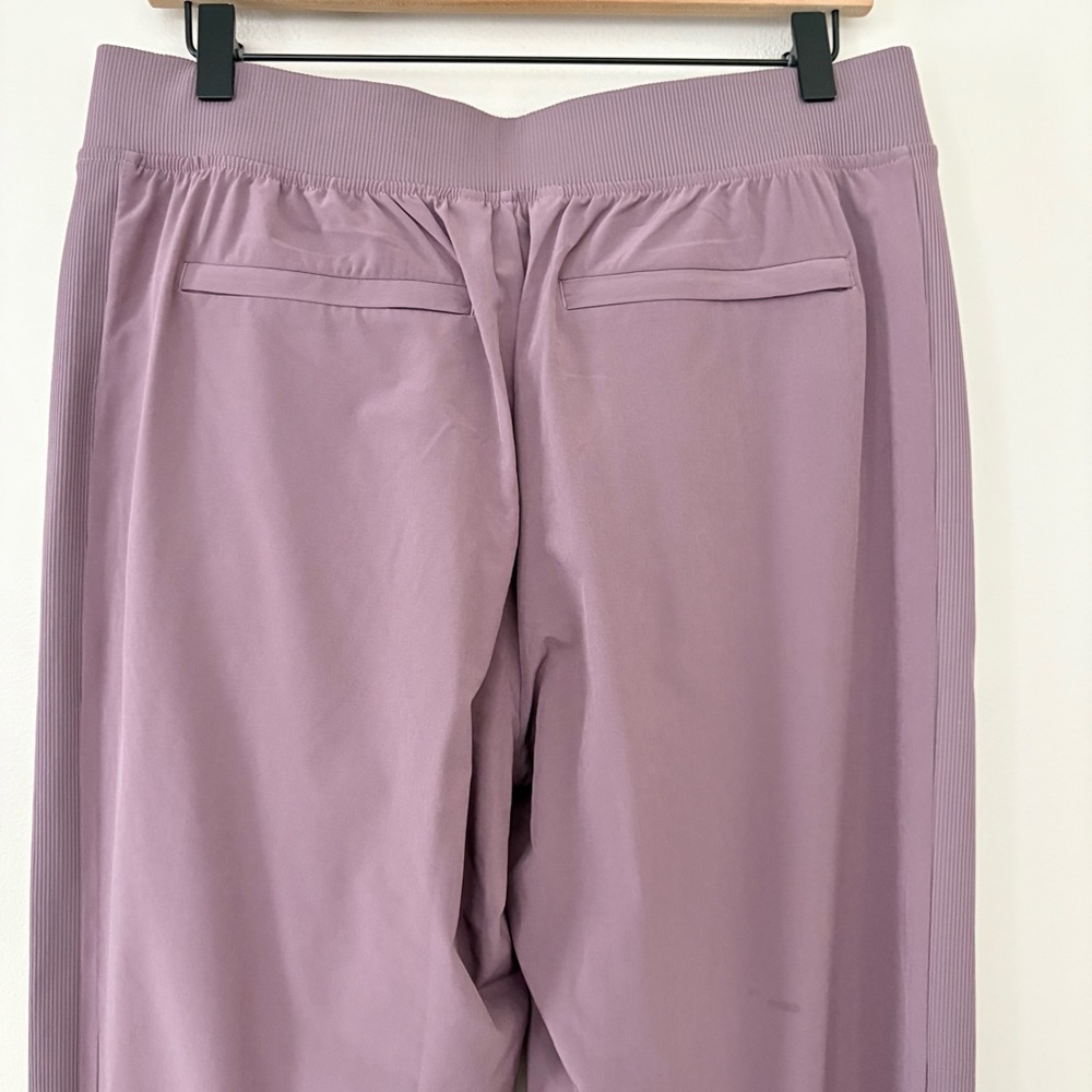 Athleta Brooklyn Ankle‎ Pants dusty violet featherweight Relaxed Fit Size 10 - Picture 9 of 13